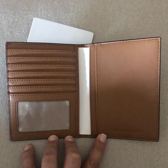 NEW MK Bedford Medium Logo Stripe Passport Wallet - Picture 2 of 3